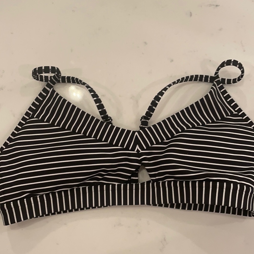 Lululemon Striped Bra Size 8 In Great Condition!